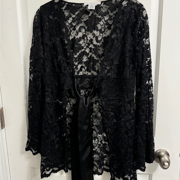 Lace Cover - Picture 3 of 4